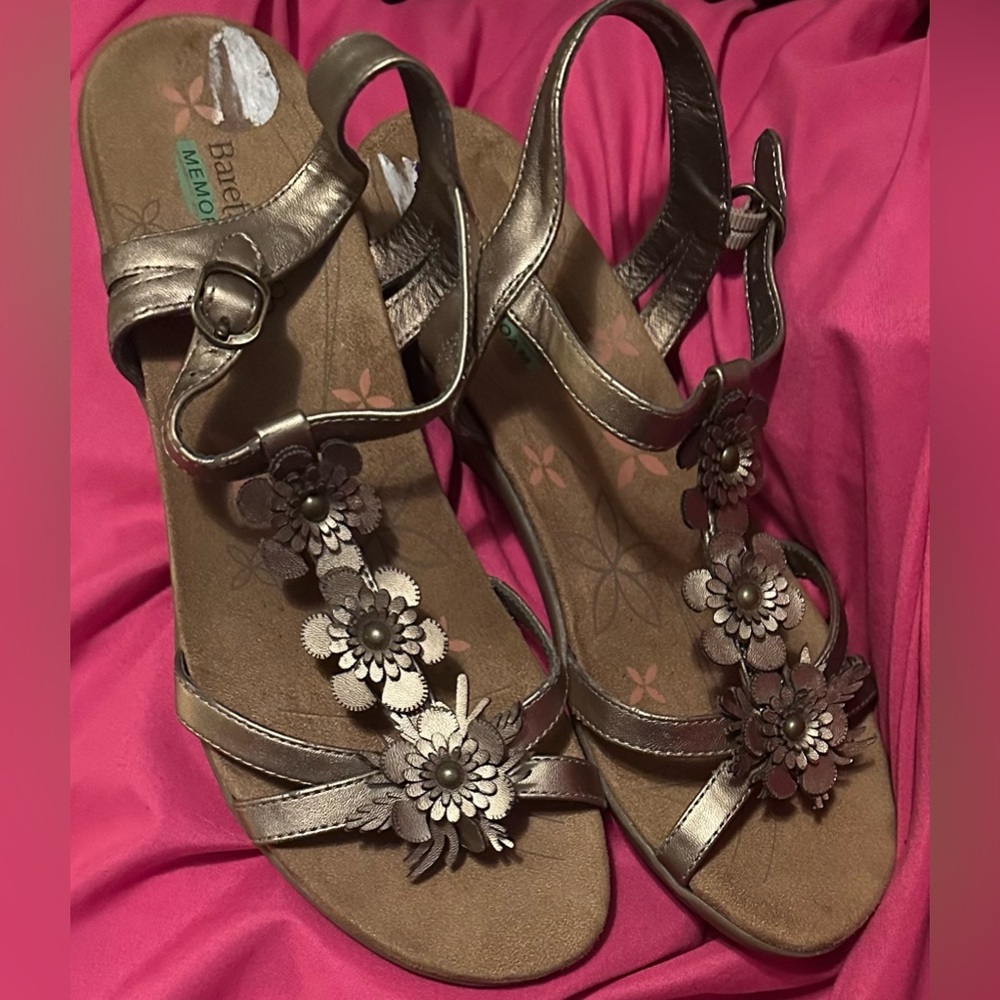 BareTraps Bronze Flower 🌺 Floral Sandals
